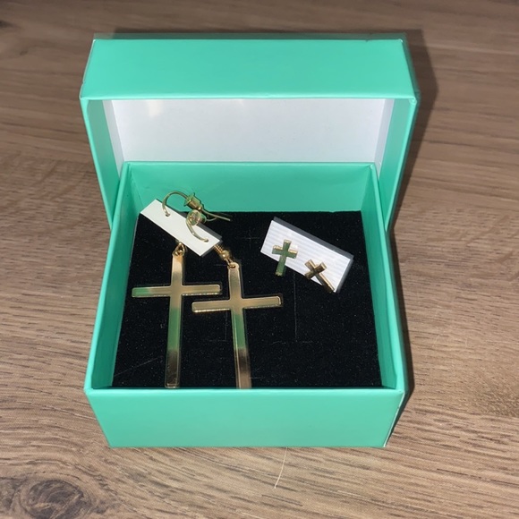 2 Pair Of Cross Earrings - Picture 1 of 4